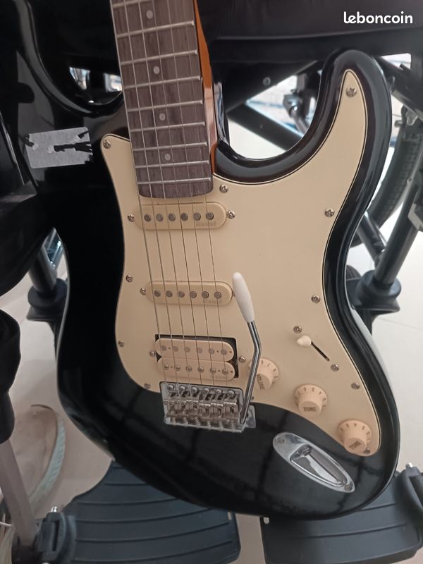Guitare strato caster Prodipe + son case + pied + jack + accordeur neuf (image 3)