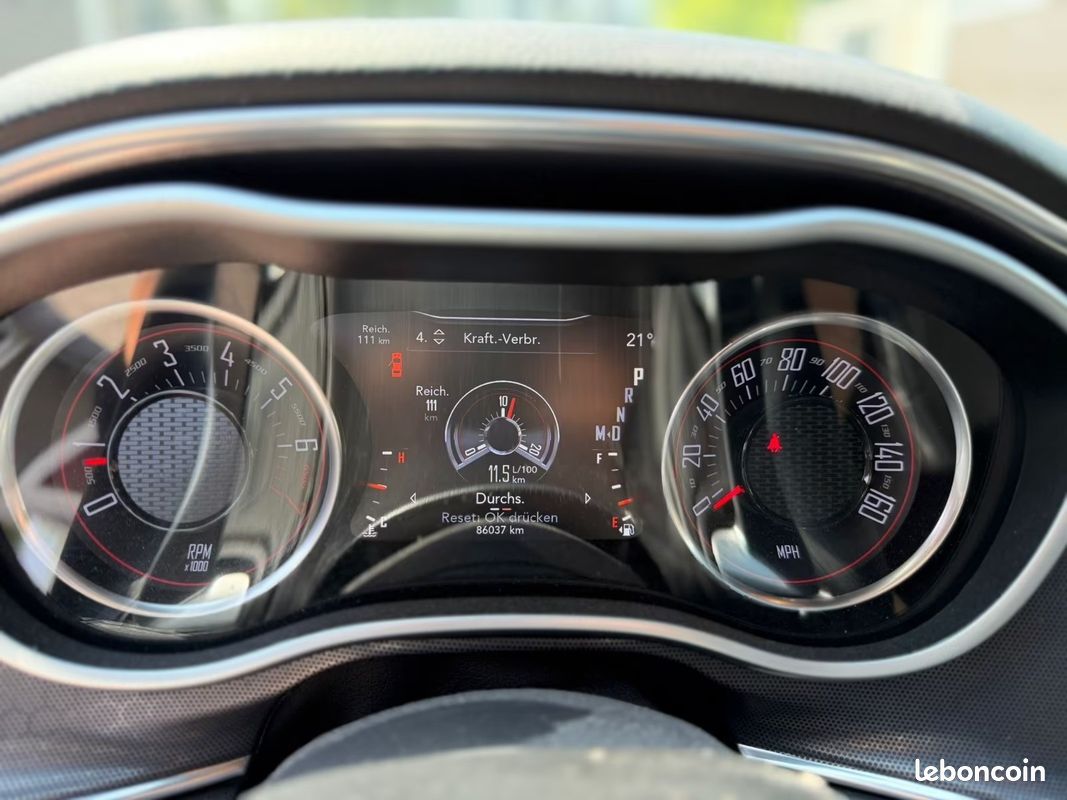 Dodge CHALLENGER GT AWD 3.6 V6 309 ch BVA8 – Toit ouvrant – GPS – Sièges Ventilés (image 11)