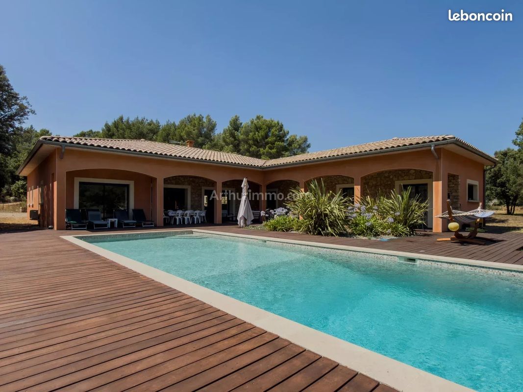 Maison 5 pièces 200 m² · à Tourtour · 200 m² · 956 800 €