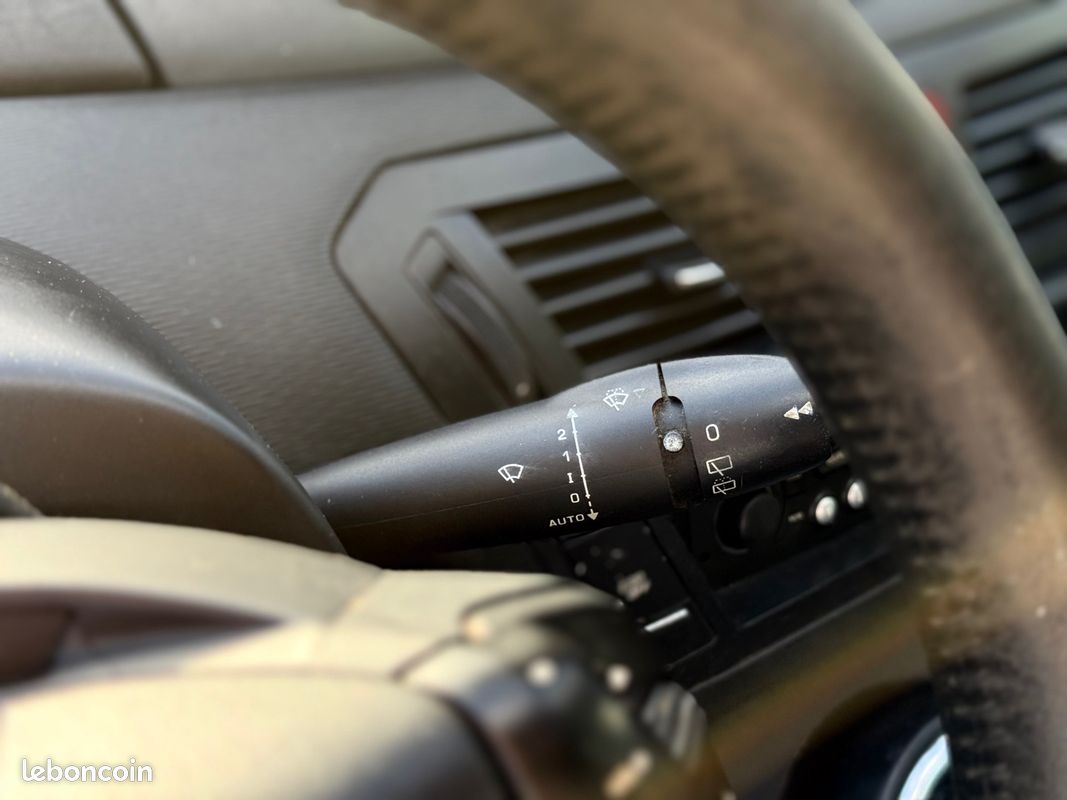 Citroën C4 Picasso 1.6 HDi 110ch Pack Dynamique - Clim - Régulateur - Révisée & Garantie 6 mois (image 23)