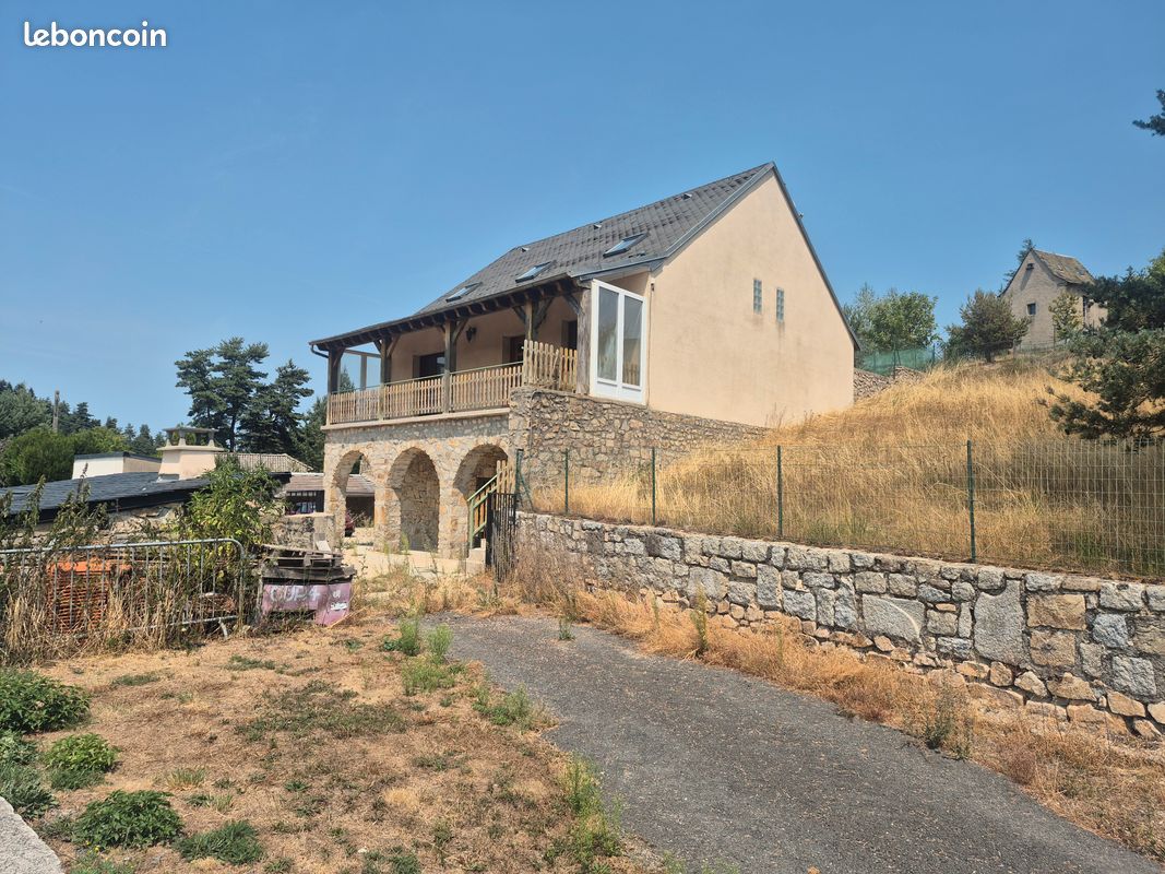 Maison 6 pièces 150 m² · à Peyre en Aubrac · 150 m² · 197 000 €
