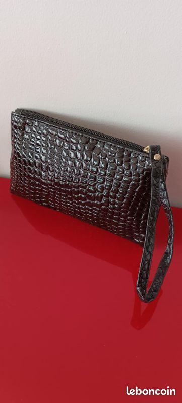 Pochette porte-monnaie noir avec cordon de poignet (image 1)