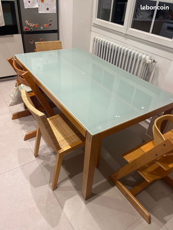 Table IKEA (image 1)