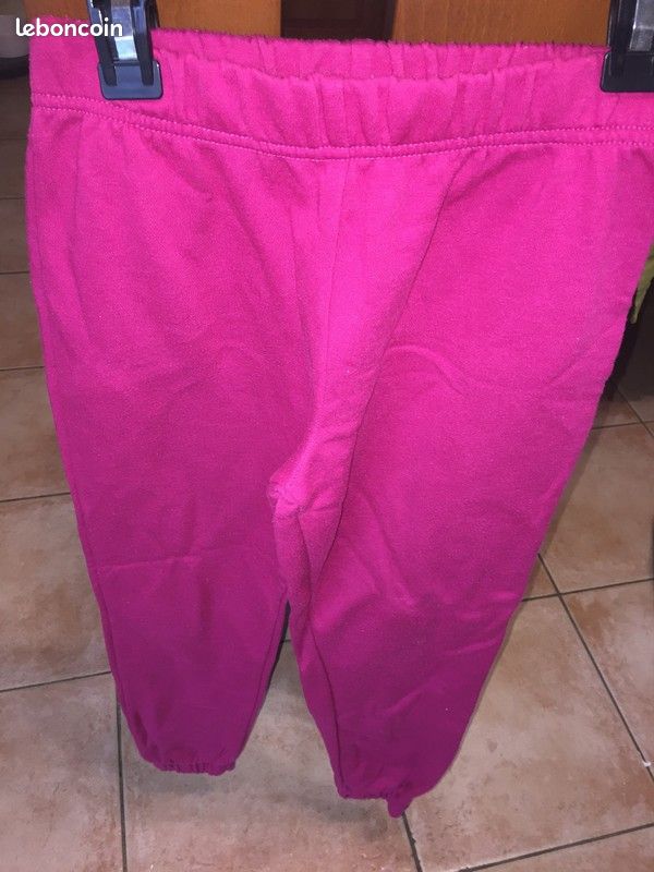 Jogging molletonné taille 10 ans en tbe à 5 euros (image 1)