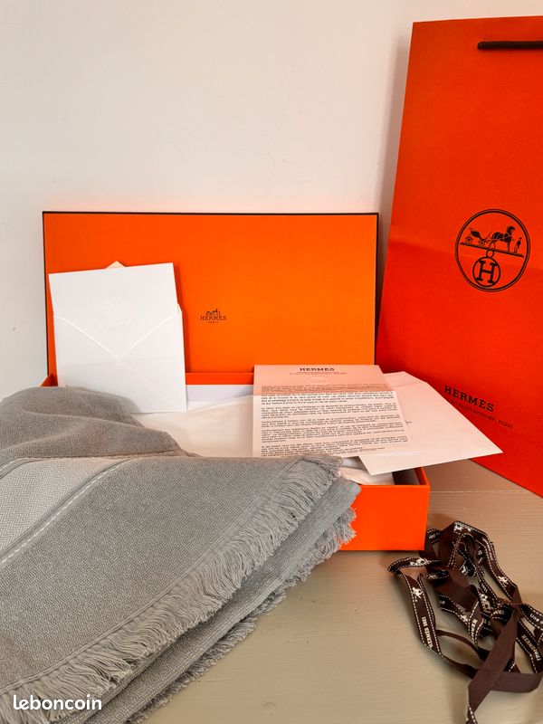 Serviette Plage Hermès Panda Occasion Tapis De Bain / Serviette De Plage HERMÈS Paris – Rectangle 36x25 Pouces – Coton Bleu Motif Panda – Occasion Tapis De Bain Bleu