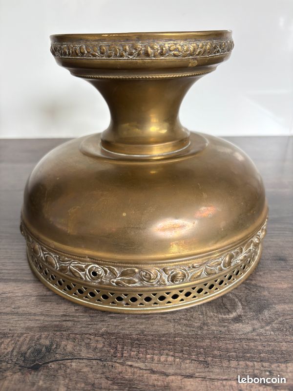 Vase/amphore en laiton repoussé de Style Art Nouveau (2
