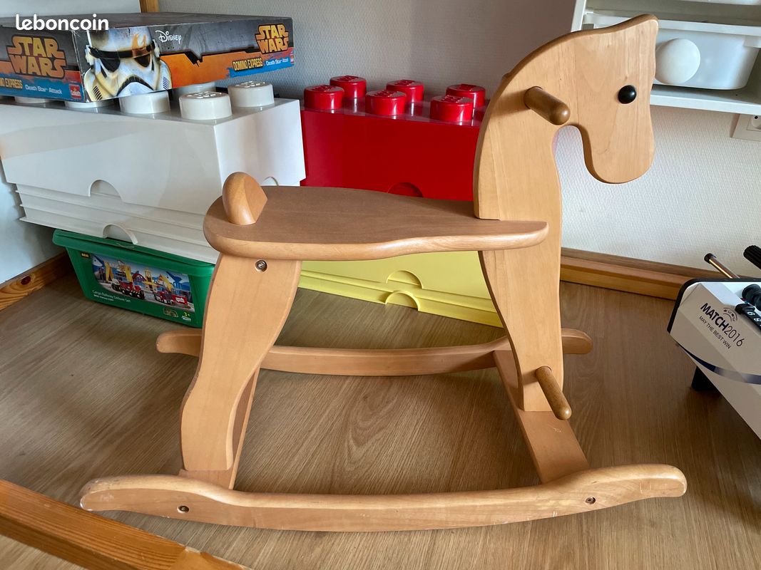 Cheval à bascule en bois (image 1)