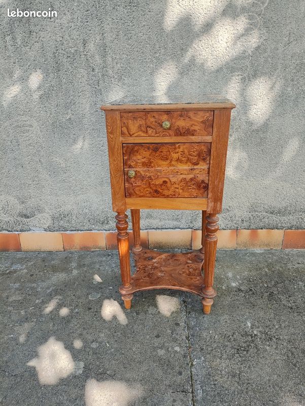 Table chevet en merisier (image 1)