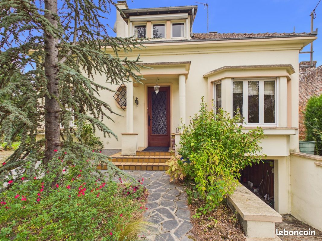 Maison 8 pièces 130 m² · à Ailly-sur-Noye · 130 m² · 260 000 €