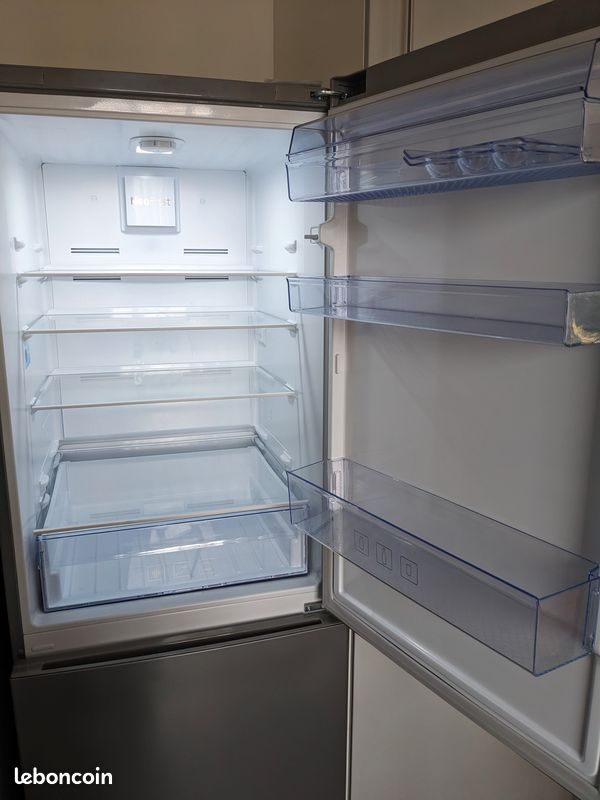 Frigo combiné congélateur Beko 2 ans Bon état (image 3)