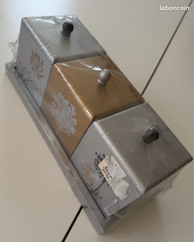 Boîte sur plateau (image 1)