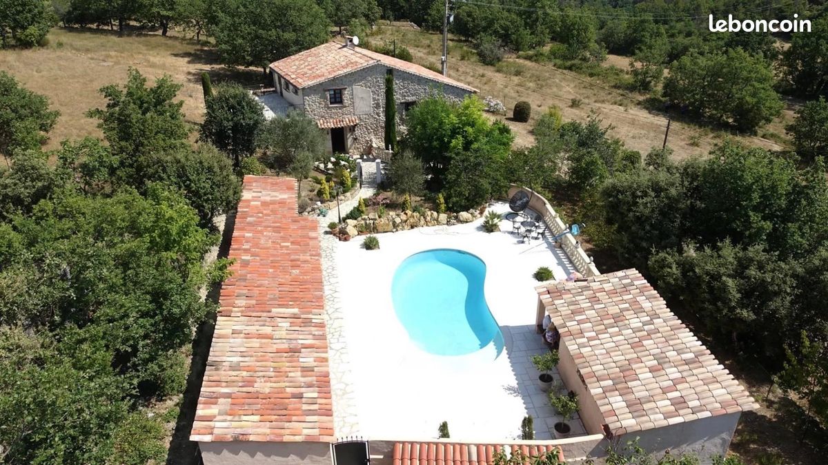 Maison 9 pièces 213 m² · à Châteaudouble · 213 m² · 699 000 €