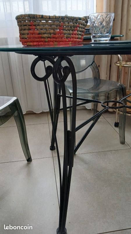 Table Ronde Manger Verre + Fer Forgé Noir + 4 Chaises – Lot Conforama