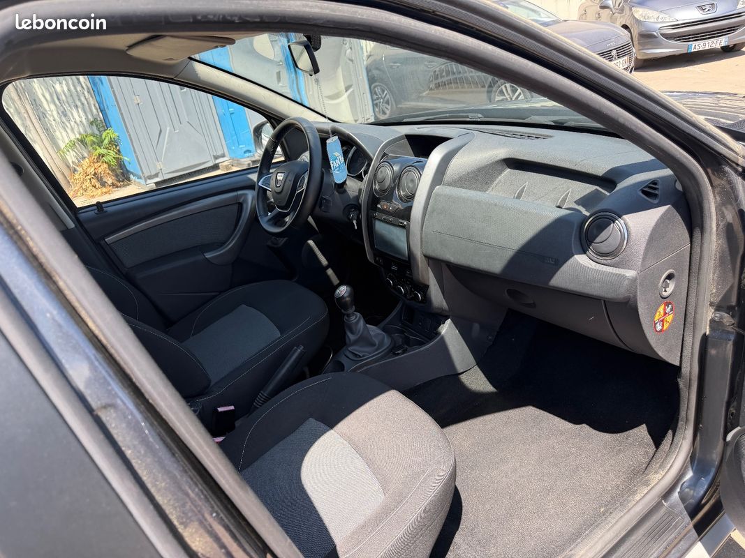 DACIA DUSTER dCi 110 4x2 Black Touch 2017 (image 10)