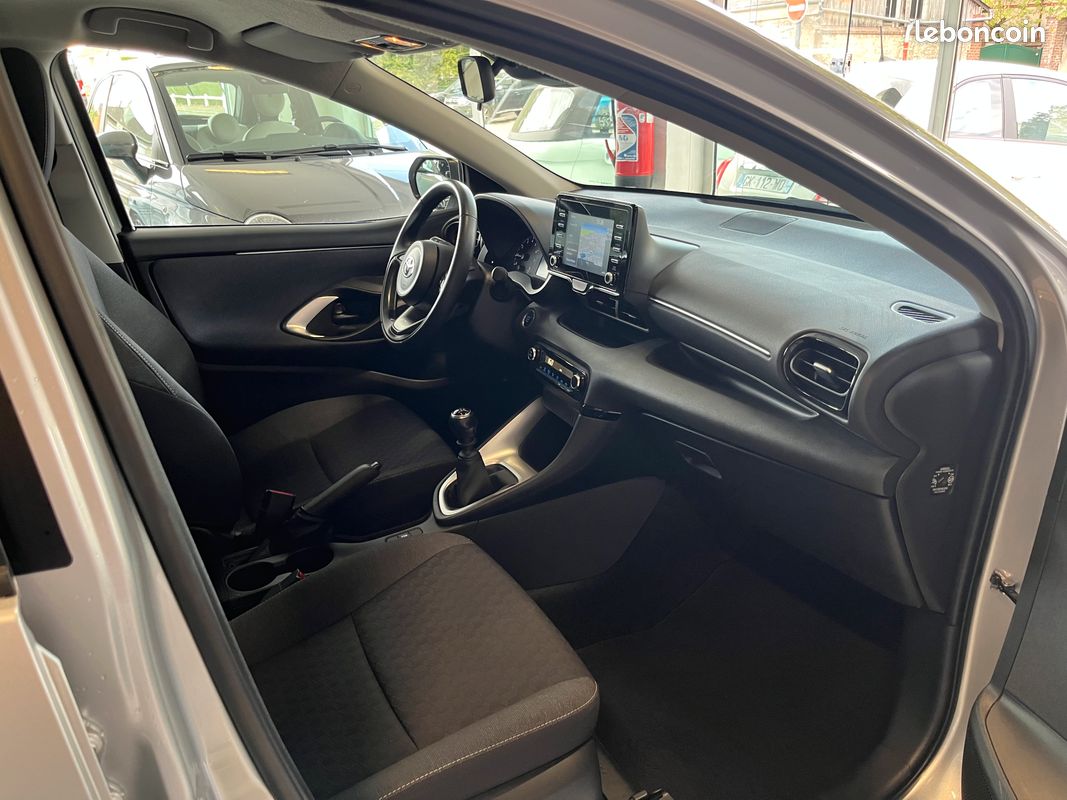 Toyota yaris 120 vvt-i dynamic business 5p 2023 (image 4)