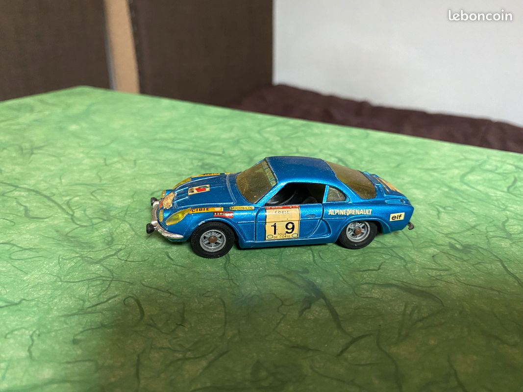 Lot de 18 voitures 1/43 (image 8)