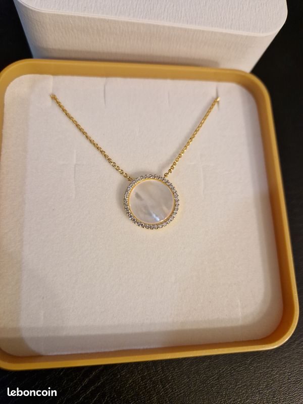 Collier en nacre Montres Bijoux