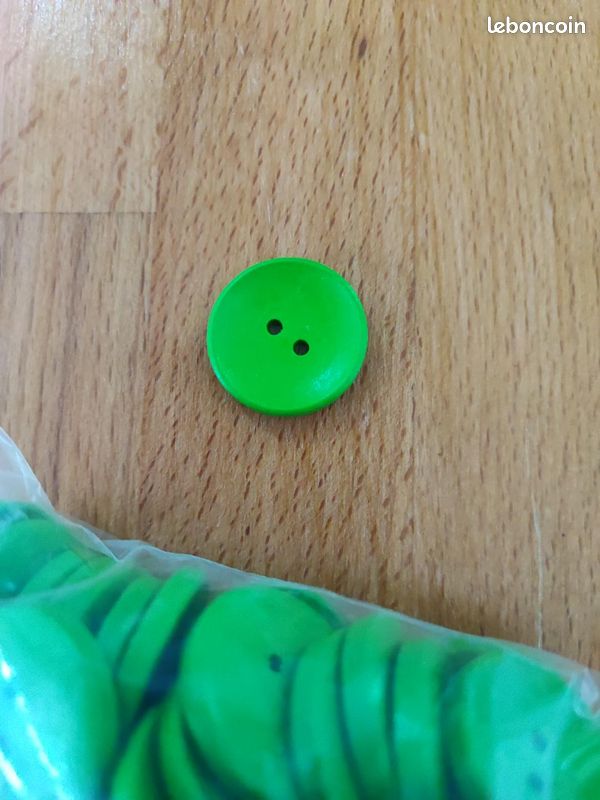 Lot de 63 boutons verts - 25mm (image 1)