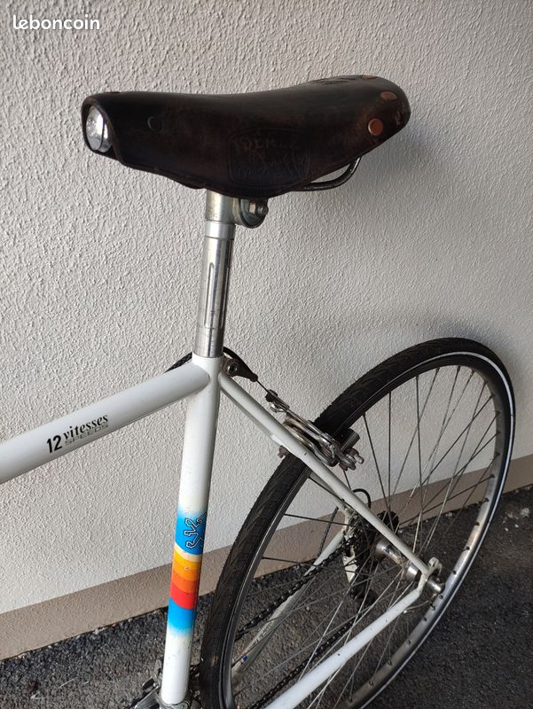 Ancienne Selle Velo En ST LOUIS Peugeot Vintage Randonneuse