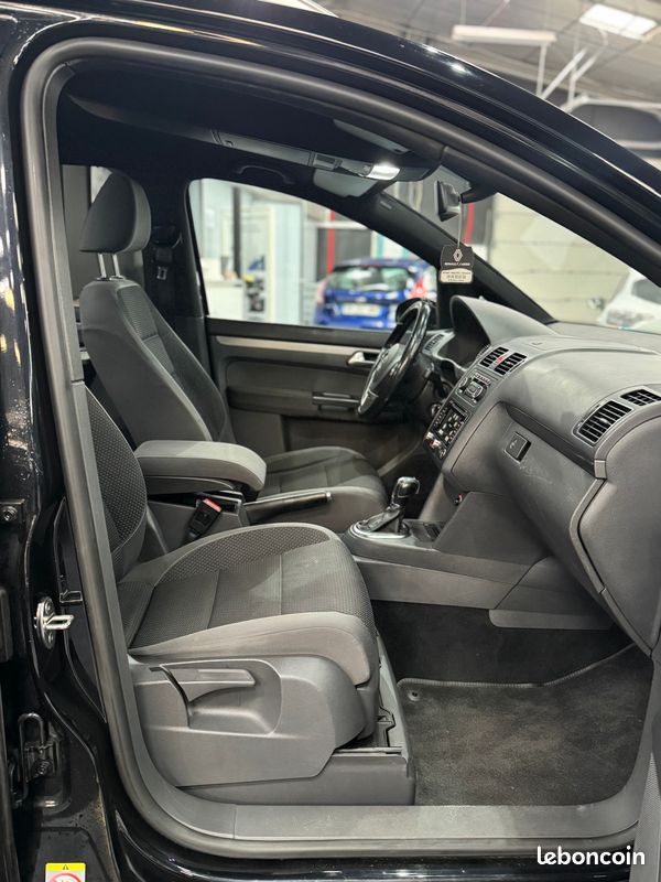 Volkswagen Touran 1.6 TDi 105 CV BVA DSG7 GARANTIE 12 Mois GPS ct -6 MOIS tres propre DISTRIB OK BVA (image 9)