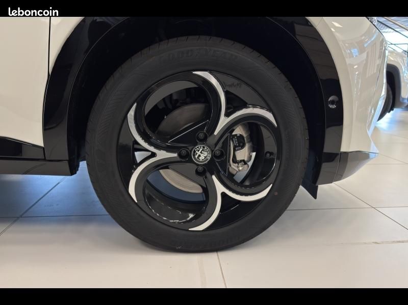 Alfa romeo Junior 1.2 Ibrida 136ch Premium DCT6 Q4 (image 17)