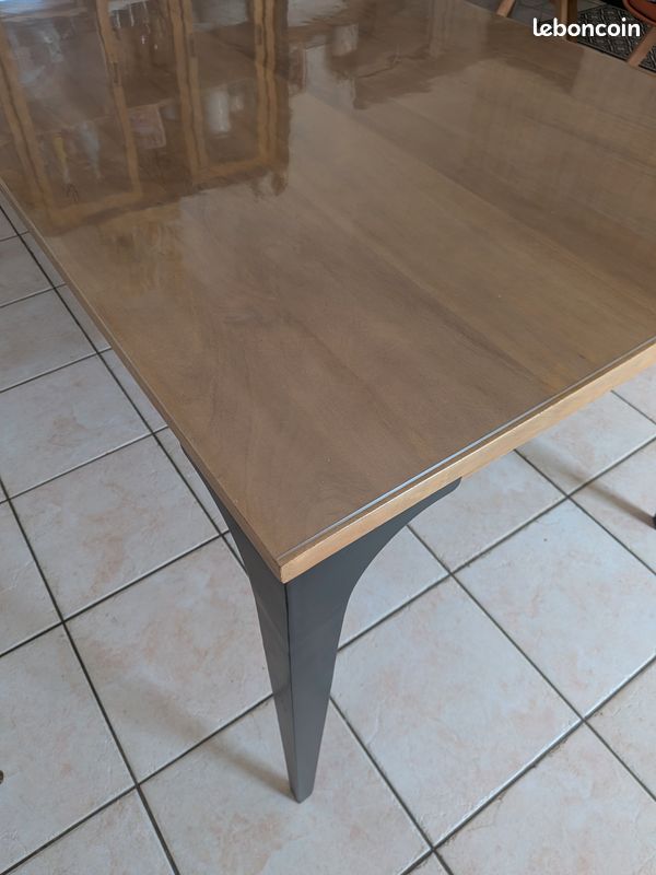 Table à manger Maisons du Monde "Metropolis" - Bois massif et métal (image 3)