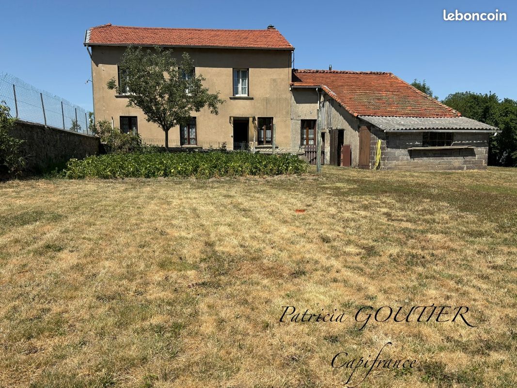 Maison 7 pièces 157 m² · à Saint-Jean-la-Vêtre · 157 m² · 150 000 €