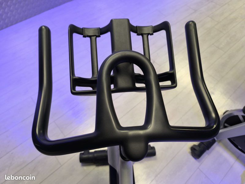 Vélo Spinning Technogym (image 2)