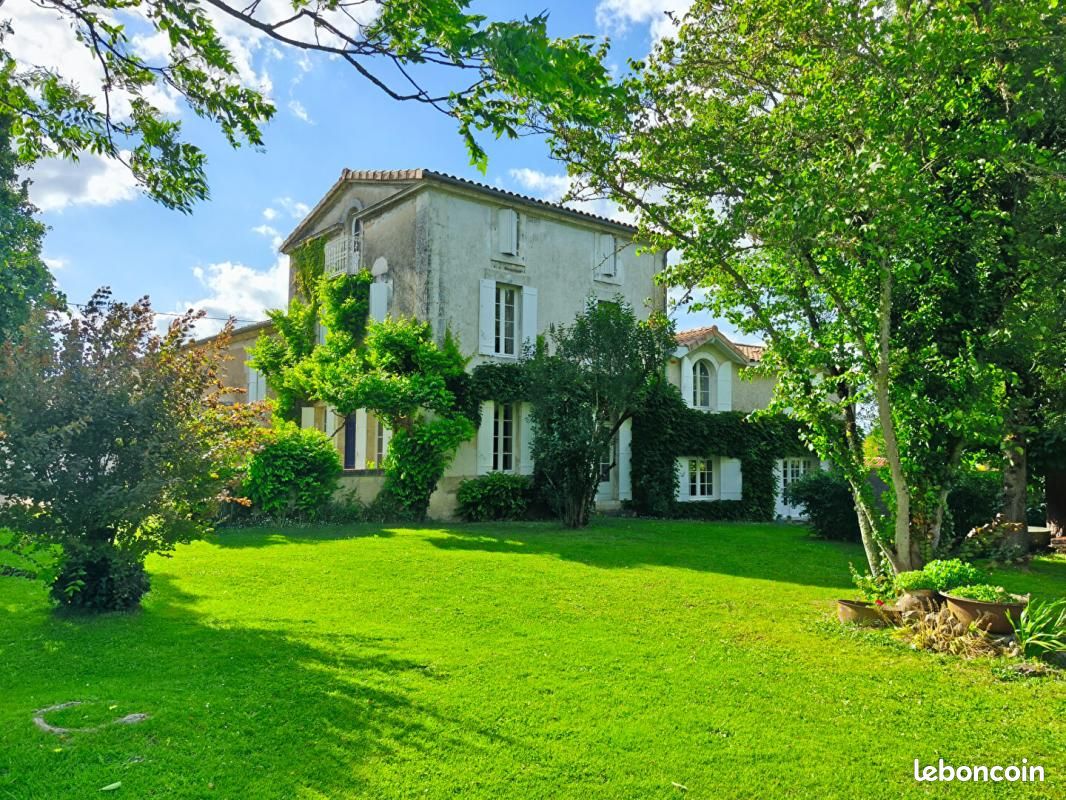 Maison 8 pièces 316 m² · à Ribérac · 316 m² · 510 000 €
