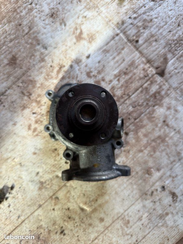 Pompe à eau BMW M3 (image 1)