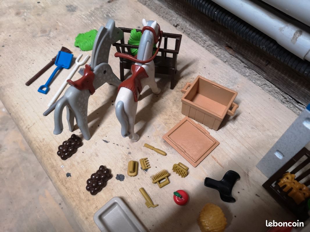 Lot chevaux écurie playmobil (image 1)