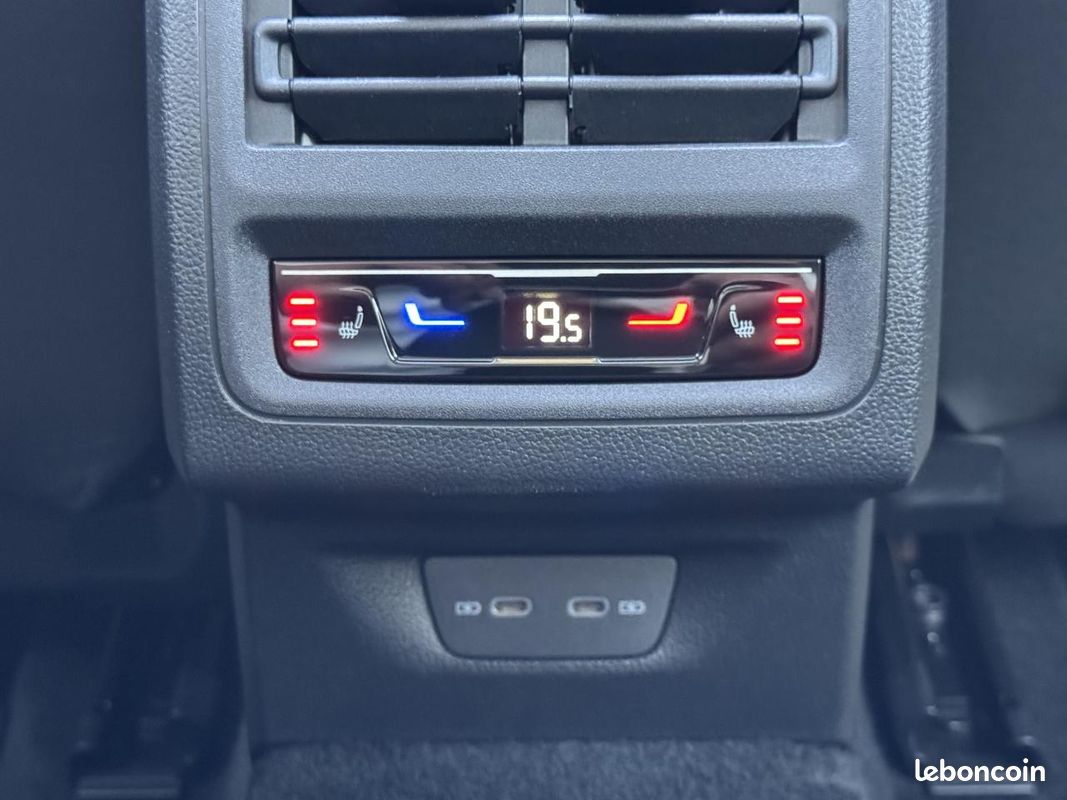 VOLKSWAGEN GOLF 8 VIII 2.0 TDI 116ch DSG 7 Active Pano Matrix Navi CarPlay Acc Siege Chauffant (image 19)