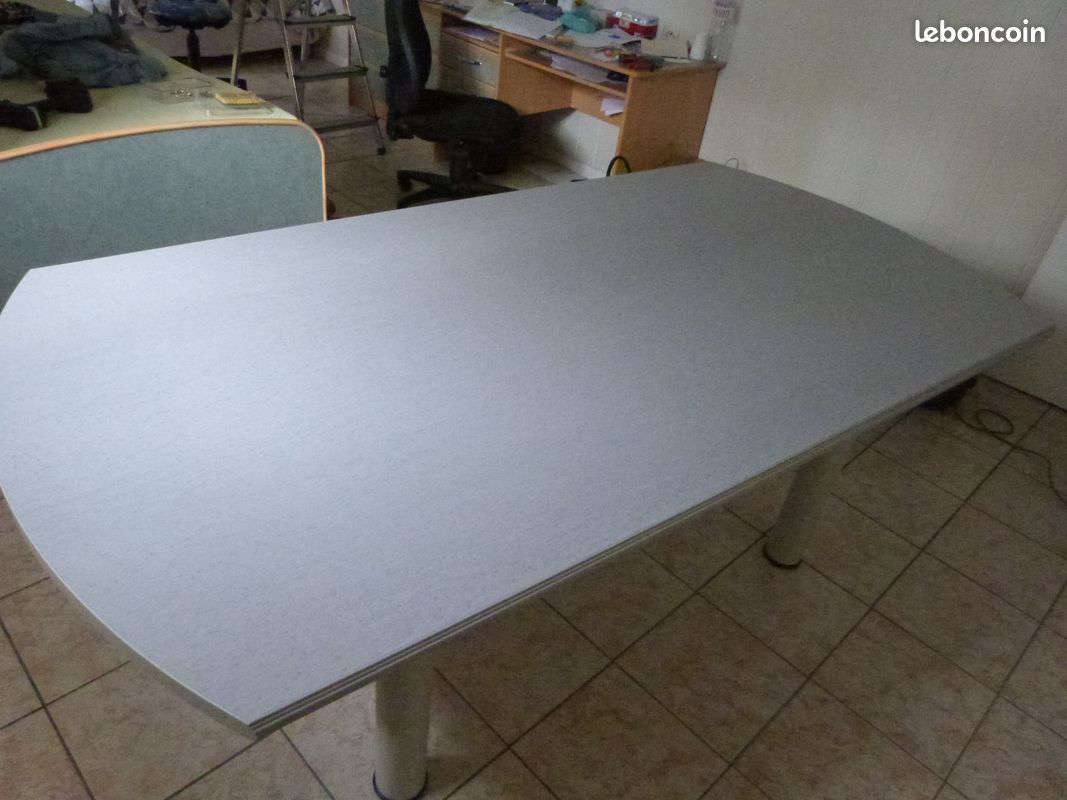 Table grise (image 2)