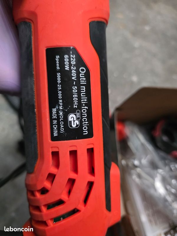 Outil multifonction rotatif électrique 600W, idéal pour les travaux de précision : découpe, ponçage, polissage, gravure, perçage ou petits travaux de bricolage (image 12)
