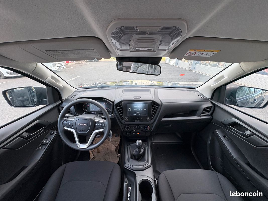 NEW ISUZU D-MAX B-STRONG SPACE 2.2L M/T 6 Rapports (image 5)