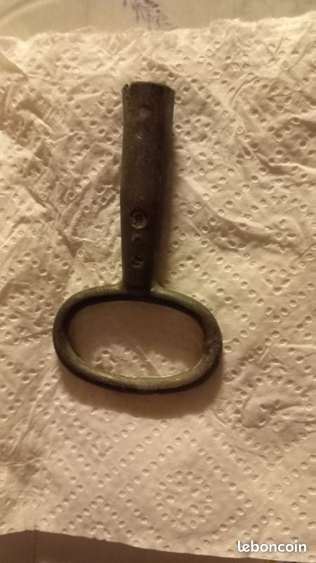 1 ancienne cle edf n0 8 de 8,3 cm de long (image 1)