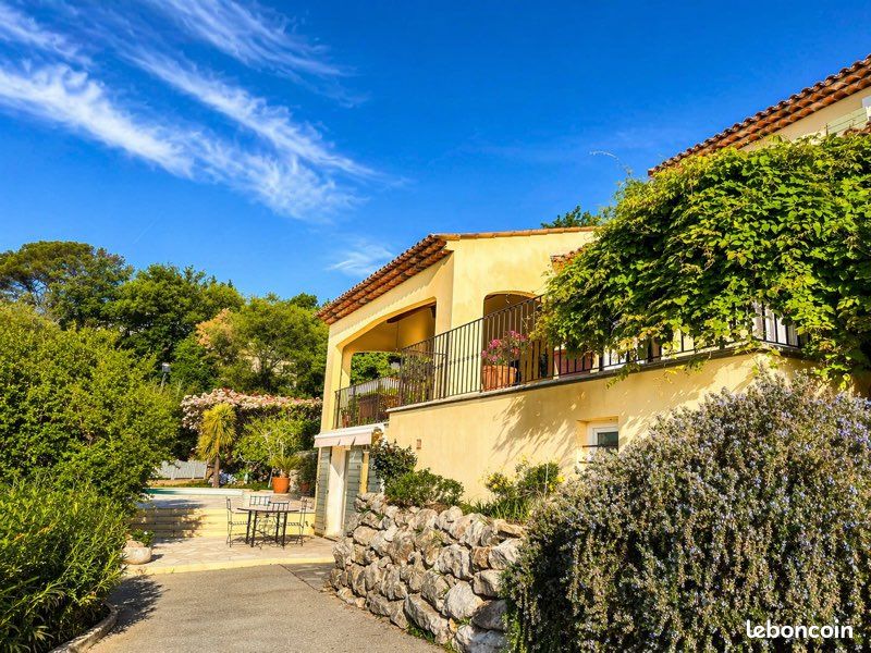 Maison 7 pièces 300 m² · à Saint-Jeannet · 300 m² · 890 000 €