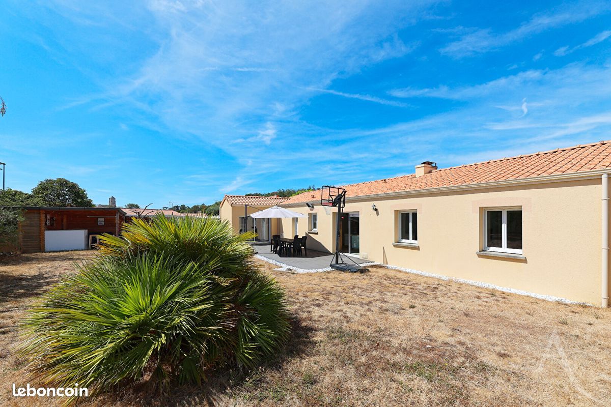 Maison 5 pièces 115 m² · à Saint-Étienne-du-Bois · 115 m² · 249 000 €