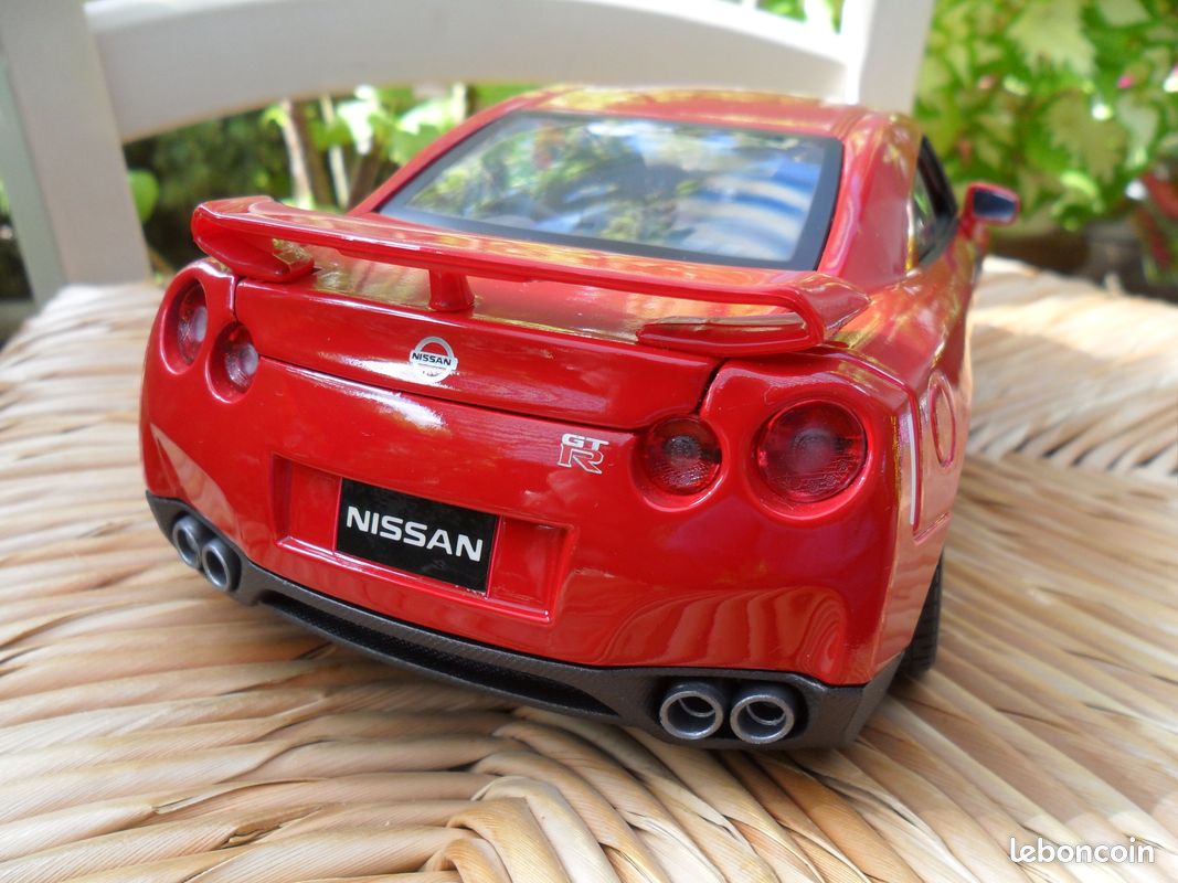 Voiture Miniature 1/18 Nissan GT-R 2008 (image 11)