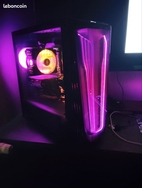 PC gamer avec écran, clavier, souris et ondulateur (image 2)