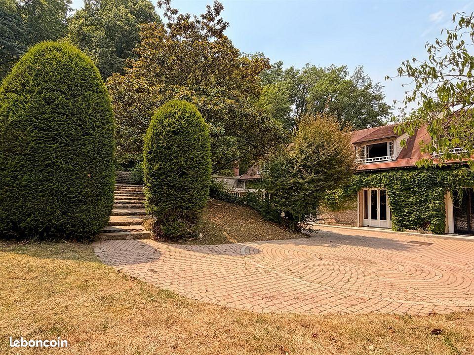 Maison 6 pièces 248 m² · à Saint-Cyr-la-Rivière · 248 m² · 495 000 €