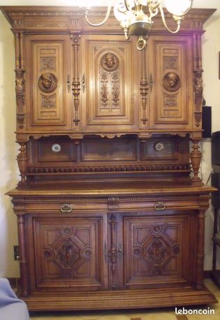 Buffet Henri II Sculpté en Deux Parties en Noyer en vente sur