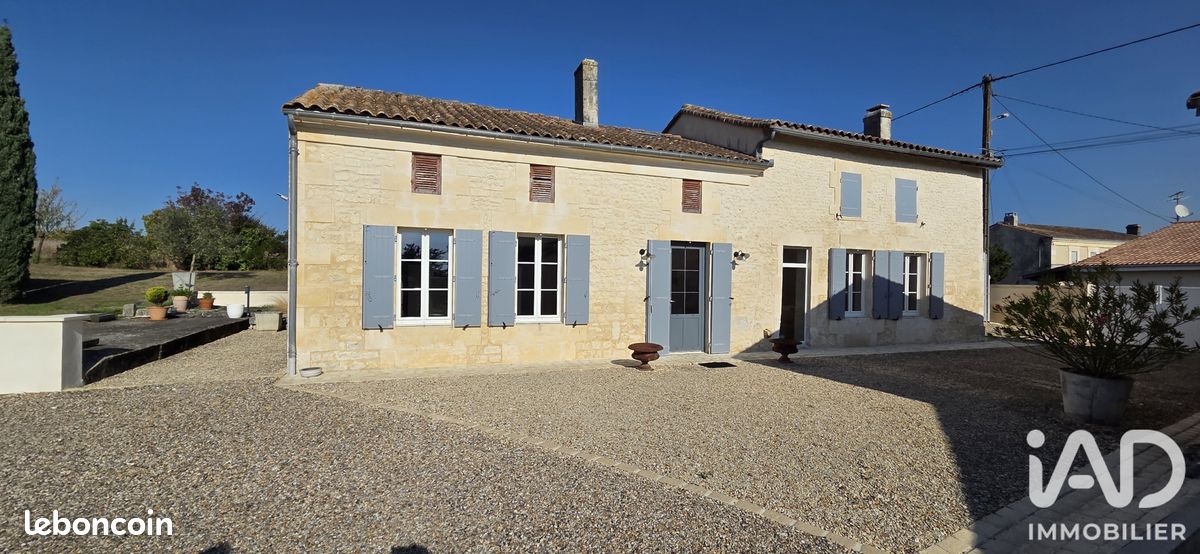 Maison 13 pièces 500 m² · à Saint-Germain-de-Lusignan · 500 m² · 751 000 €