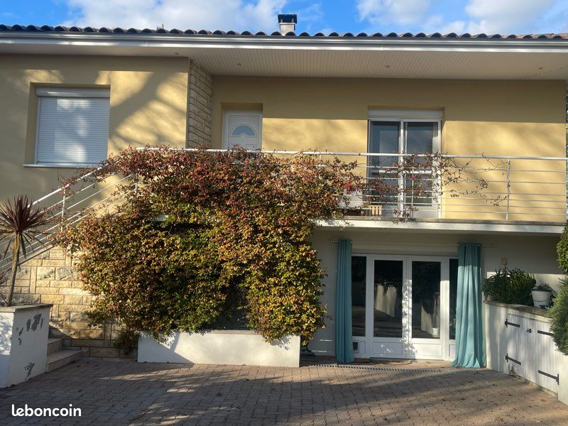Maison 4 pièces 180 m² · à Fourques-sur-Garonne · 180 m² · 332 000 €