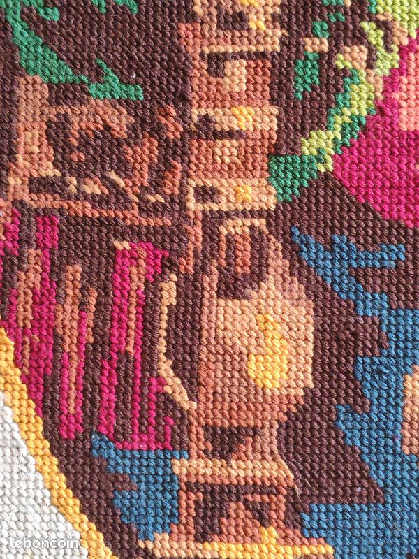 Encadrement Canevas Vintage Vierge à l'Enfant – Broderie Ancienne Fait Main – Cadre en Bois Classique – Tapisserie Religieuse (image 3)