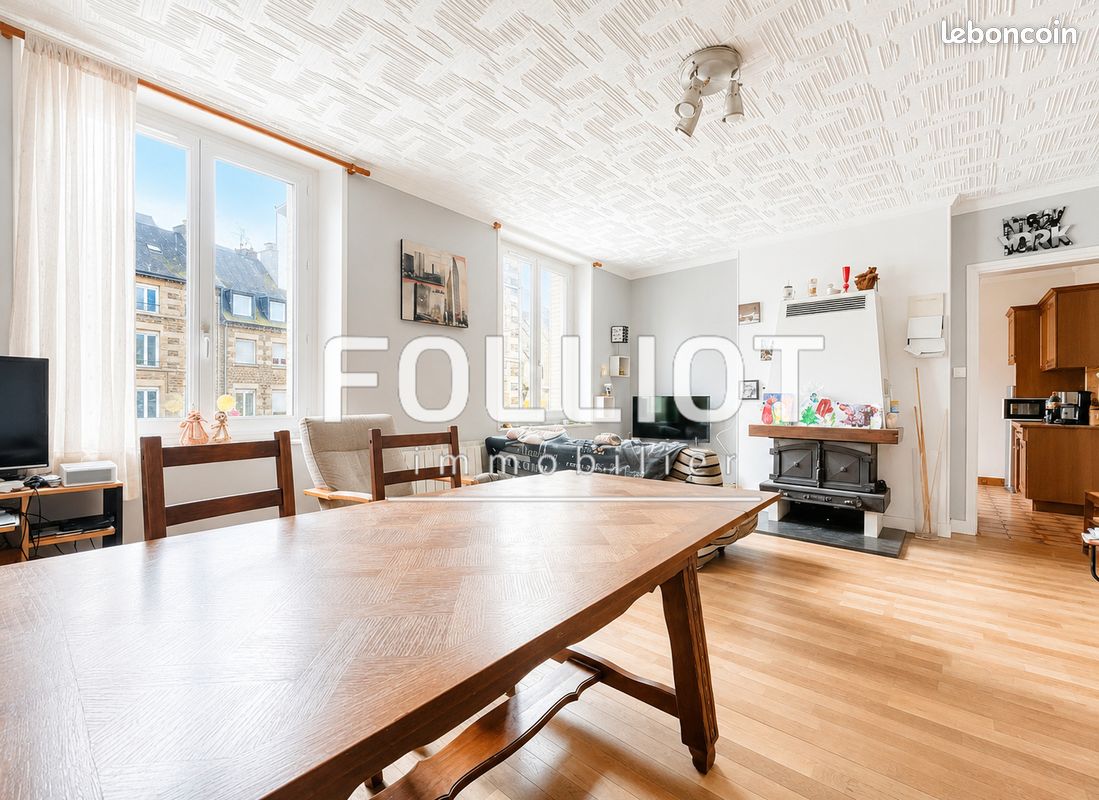 Appartement 5 pièces 122 m² · à Saint-Hilaire-du-Harcouët · 122 m² · 79 900 €