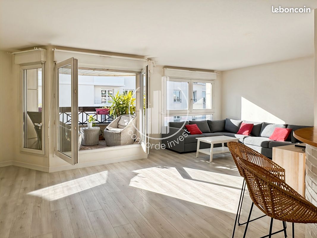 Appartement 3 pièces 90 m² · à Courbevoie · 90 m² · 2 310 €