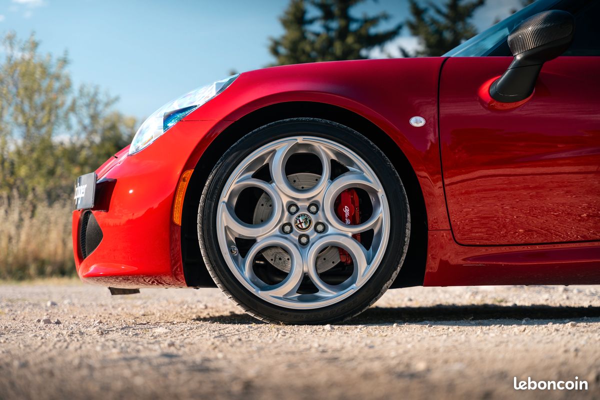 Alfa Roméo 4C - Racing pack - Première main (image 5)