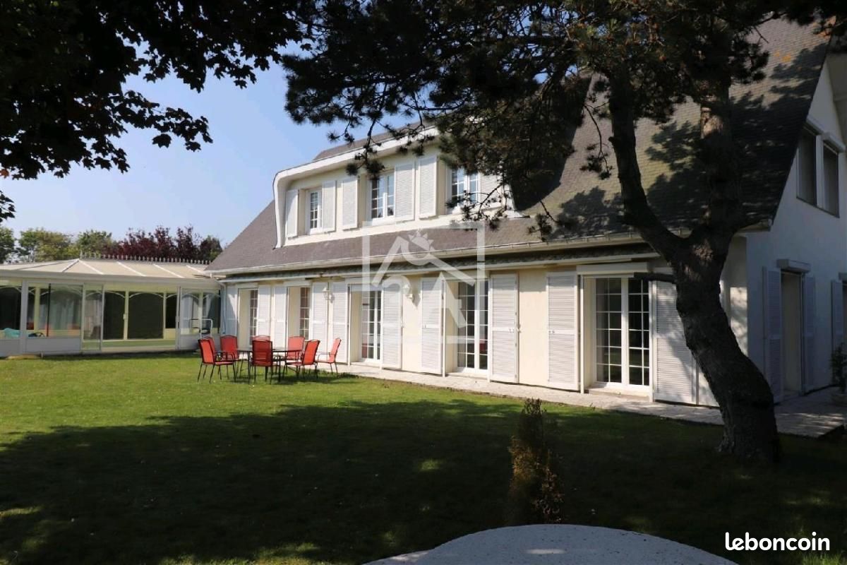 Maison 8 pièces 207 m² · à Coquelles · 207 m² · 548 000 €