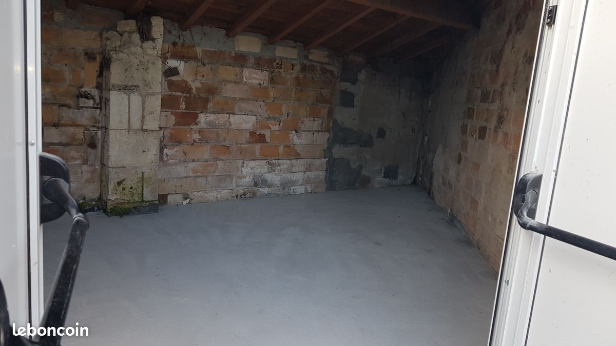 Local commercial 1 pièce 8 m² · à Saint-Christoly-de-Blaye · 8 m² · 100 €